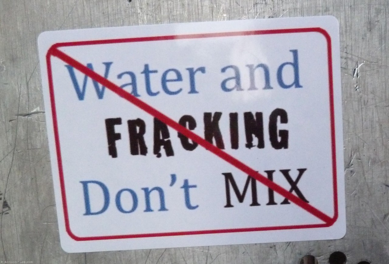 http://priceofoil.org/content/uploads/2014/08/Water-and-Fracking-Dont-Mix.jpg