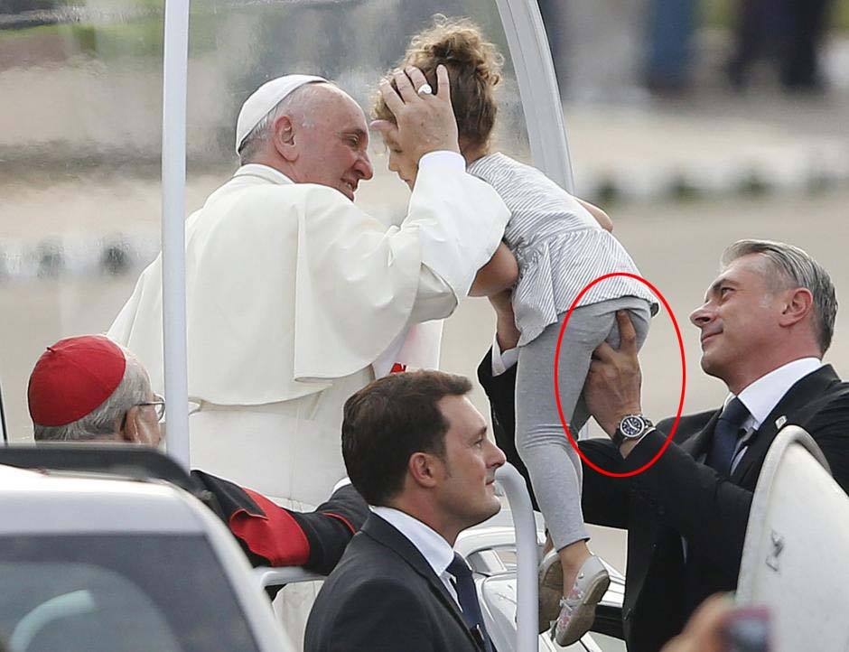 Popes Minder Fingers Little Girl In Public View