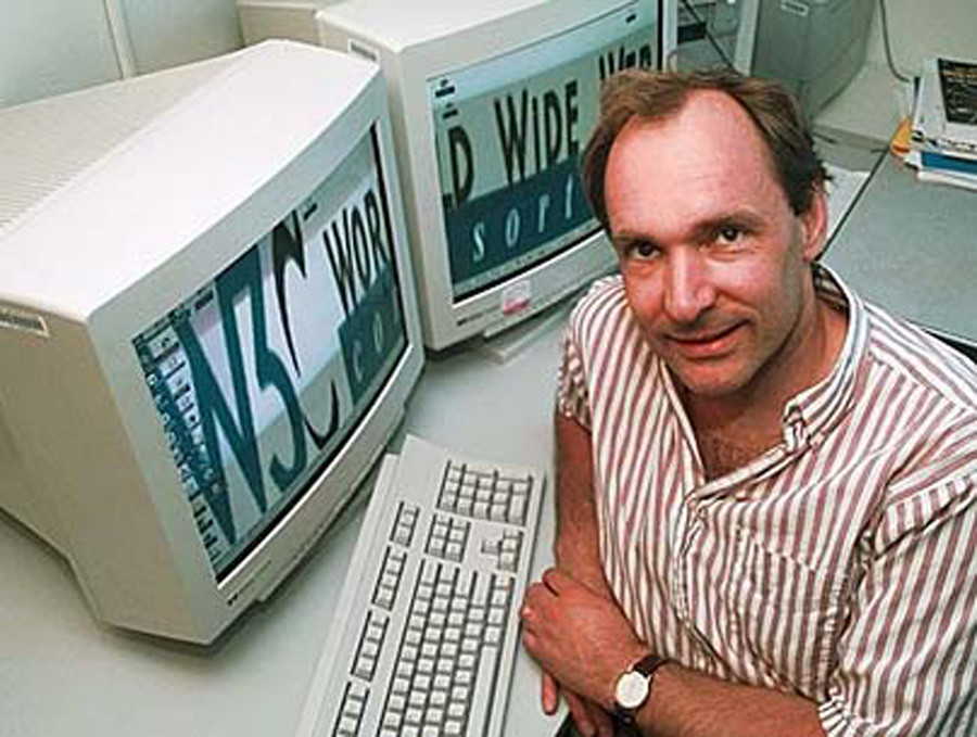 Tim Berners-Lee circa 1990, at the dawn of the World Wide Web. © courseweb.stthomas.edu