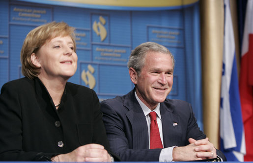 https://upload.wikimedia.org/wikipedia/commons/9/9e/Merkel-bush-may-2006.jpg
