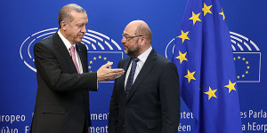 Turkey's President Tayyip Erdogan (L) poses with European Parliament President Martin Schulz ahead of a meeting at the EU Parliament in Brussels, Belgium October 5, 2015. Erdogan appeared to mock European Union overtures for help with its migration crisis as he arrived for a long-awaited state visit to Brussels and a string of meetings with EU leaders set to start on Monday. REUTERS/Francois Lenoir