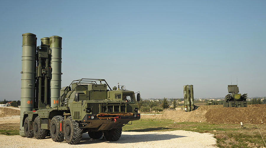 An S-400 air defence missile system is deployed for a combat duty at the Hmeymim airbase to provide security of the Russian air group's flights in Syria. © Dmitriy Vinogradov