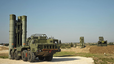 An S-400 air defence missile system is deployed for a combat duty at the Hmeymim airbase to provide security of the Russian air group's flights in Syria. © Dmitriy Vinogradov