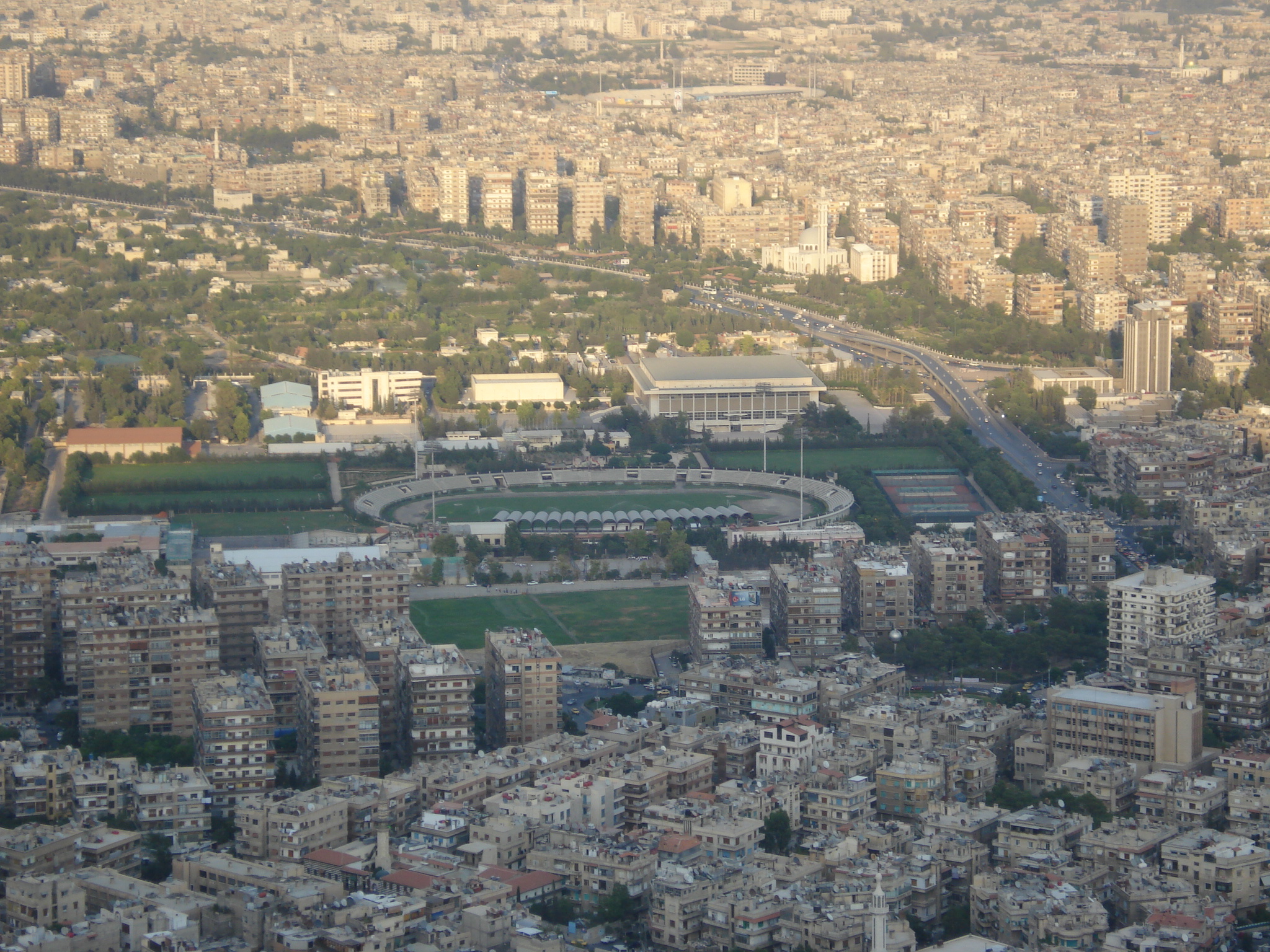 apocalyptic-scenes-of-damascus-suburb-obliterated-by-violent-clashes