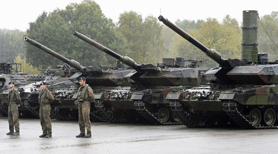 Leopard 2 tanks are seen during a German army, the Bundeswehr, training and information day in Munster, Germany © Fabian Bimmer 