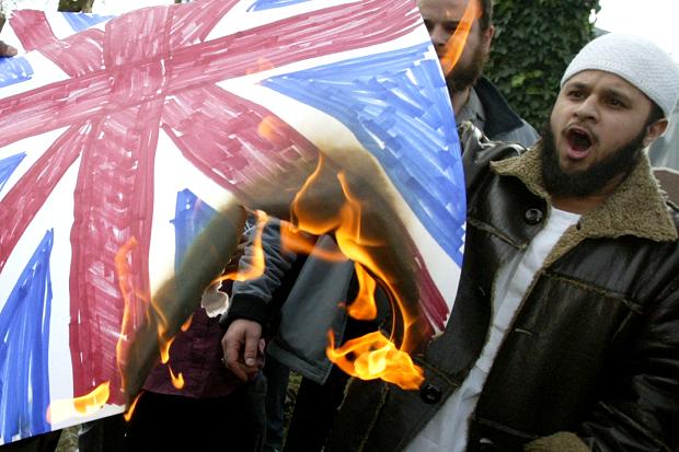 Islamist extremists burn a makeshift Union Jack in London in 2004