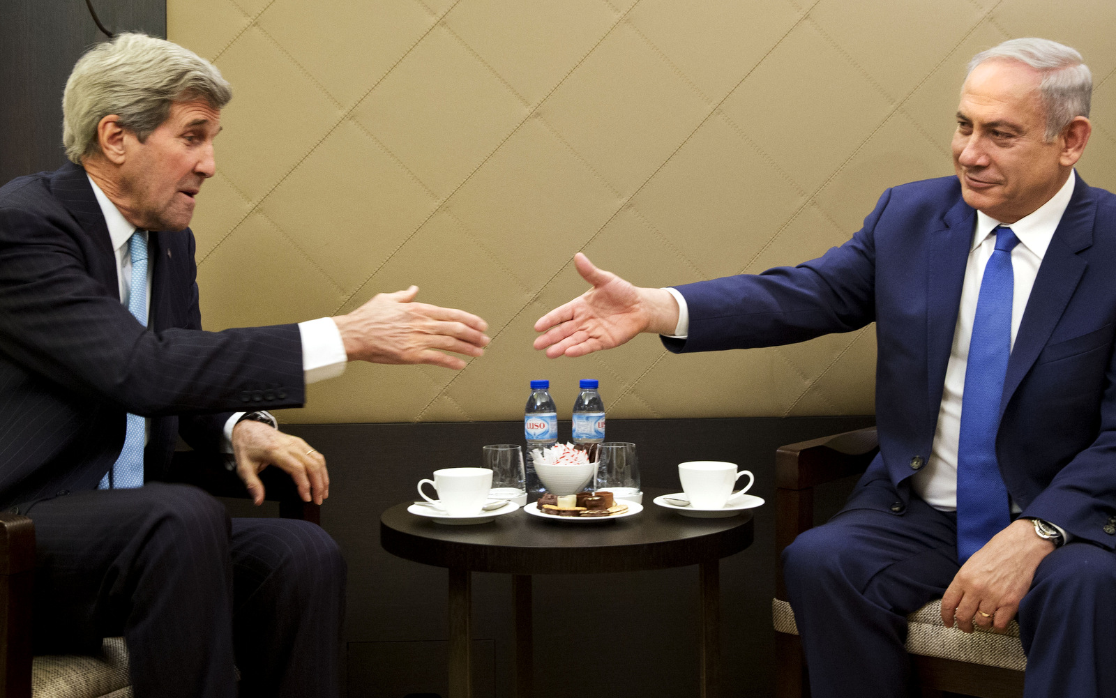 U.S. Secretary of State John Kerry, left, shakes hands with Israeli Prime Minister Benjamin Netanyahu during the 2016 World Economic Forum in Davos, Switzerland, on Thursday, Jan. 21, 2016. (AP Photo/Jacquelyn Martin, Pool)