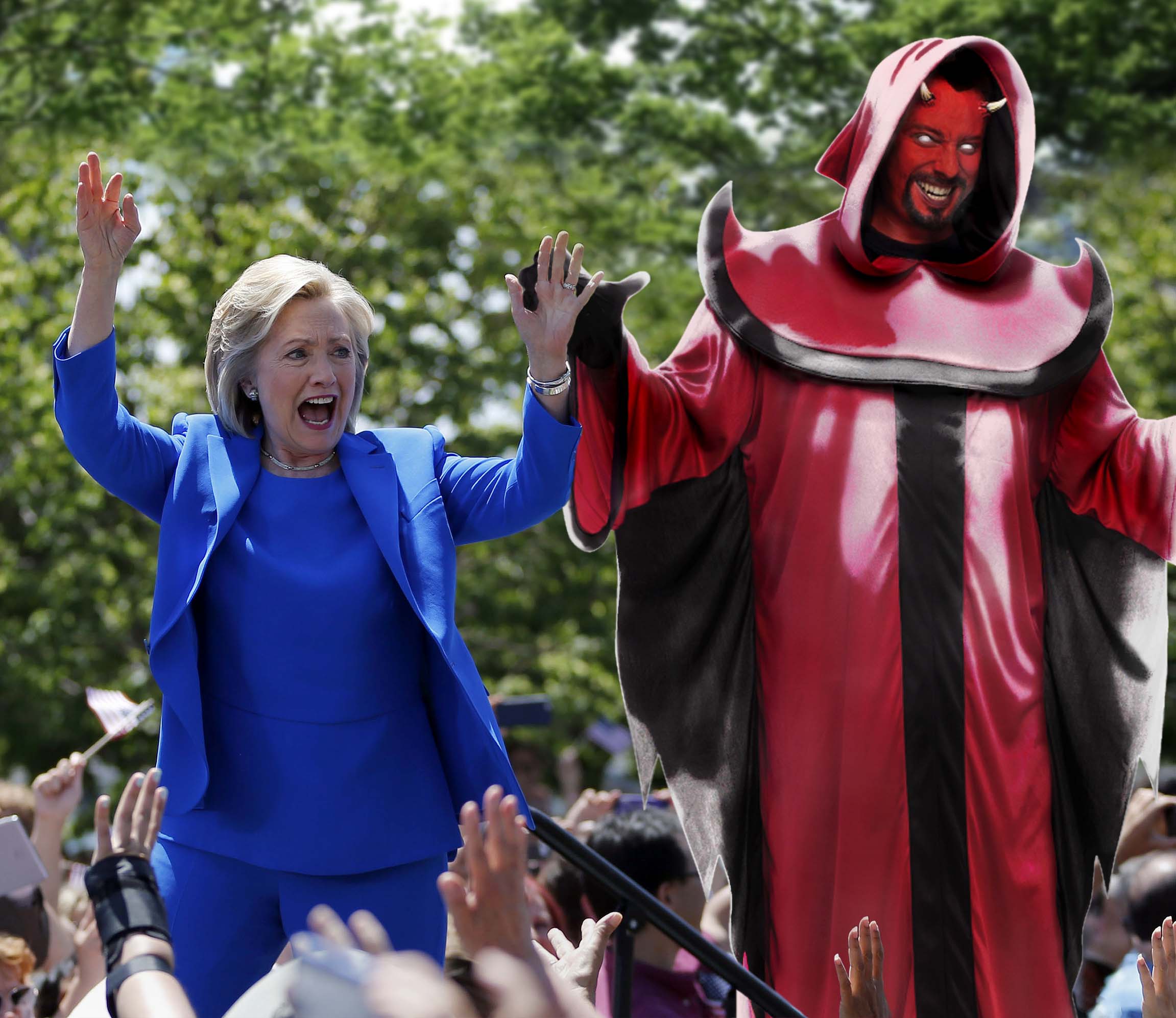 Democratic presidential candidate, former Secretary of State Hillary Rodham Clinton arrives to speak to supporters Saturday, June 13, 2015, on Roosevelt Island in New York. (AP Photo/Julio Cortez)