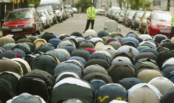 Muslims praying in London