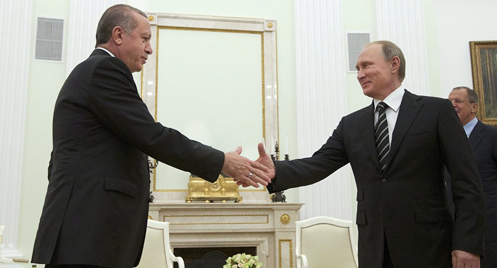 Russian President Vladimir Putin (R) shakes hands with Turkish President Tayyip Erdogan during their meeting at the Kremlin in Moscow, Russia, September 23, 2015
