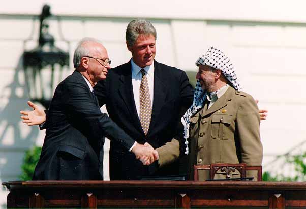 https://upload.wikimedia.org/wikipedia/commons/f/f2/Bill_Clinton,_Yitzhak_Rabin,_Yasser_Arafat_at_the_White_House_1993-09-13.jpg