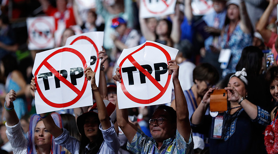 Trump signs executive order withdrawing US from TPP