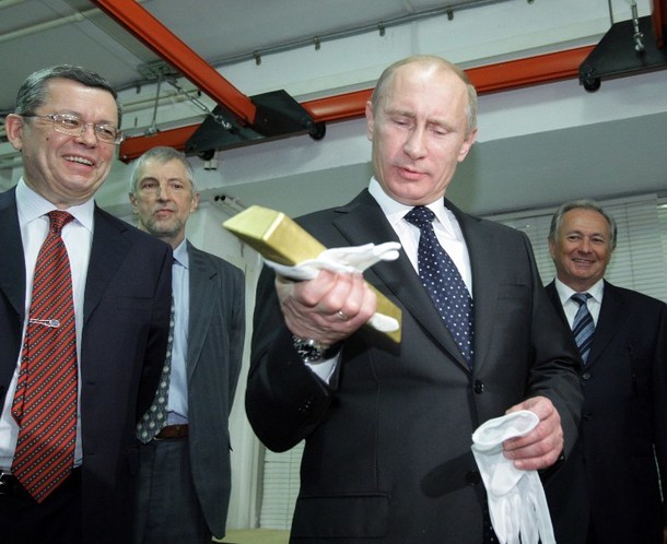 Vladimir Putin Examines Gold at Russia's Central Depository