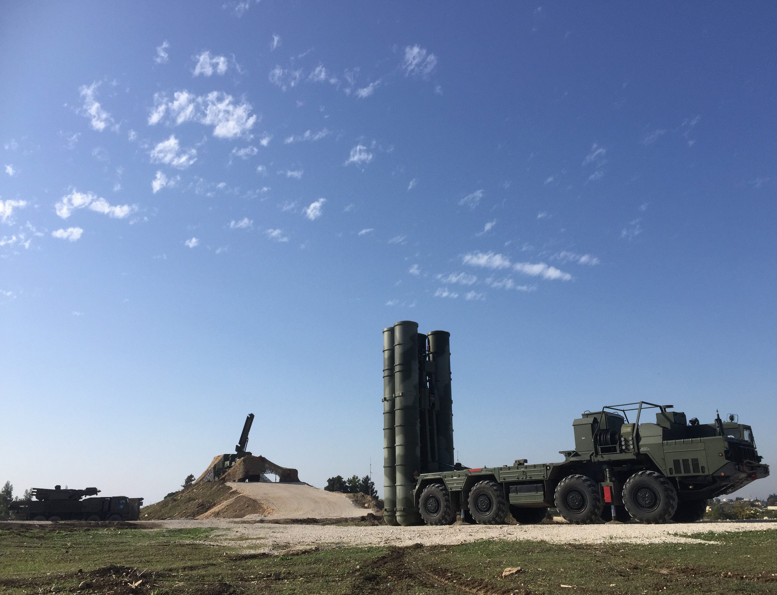 An S-400 air defence missile battery deployed for combat duty at the Hmeymim airbase to provide security of the Russian air group's flights in Syria.
