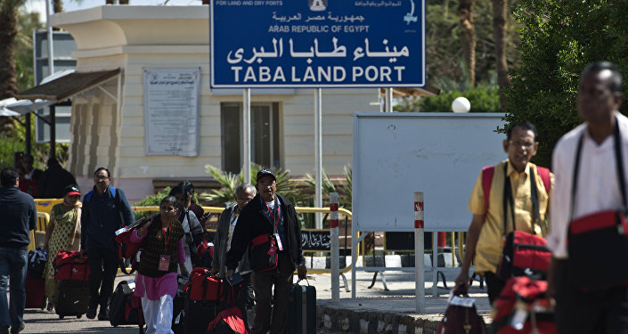 Tourists from India arrive in Egypt after crossing the Taba Land Port on February 18, 2014